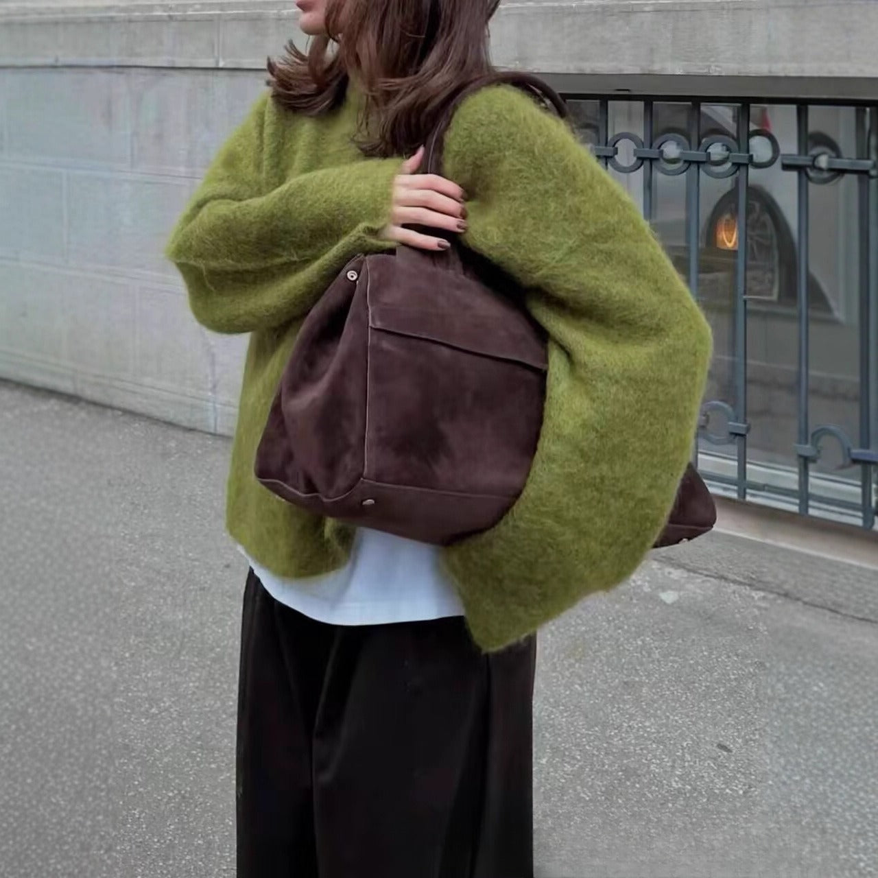 SOFT ROUND-NECK SWEATER